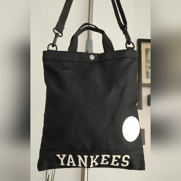 MLB Nylon Crossbody Tote bag - Picture 4 of 17